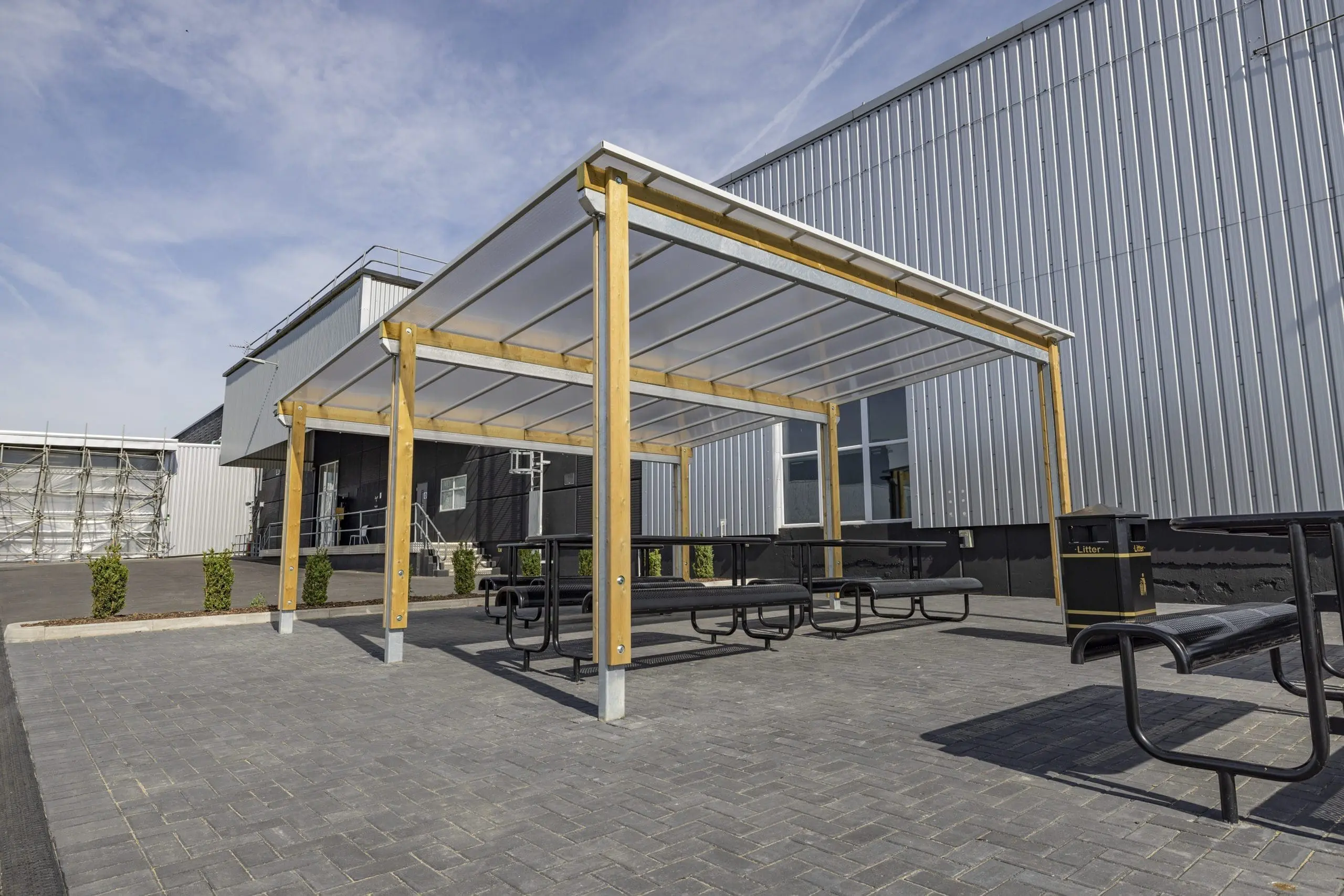 pergola-and-benches-outside-BMW-Swindon-commercial-building