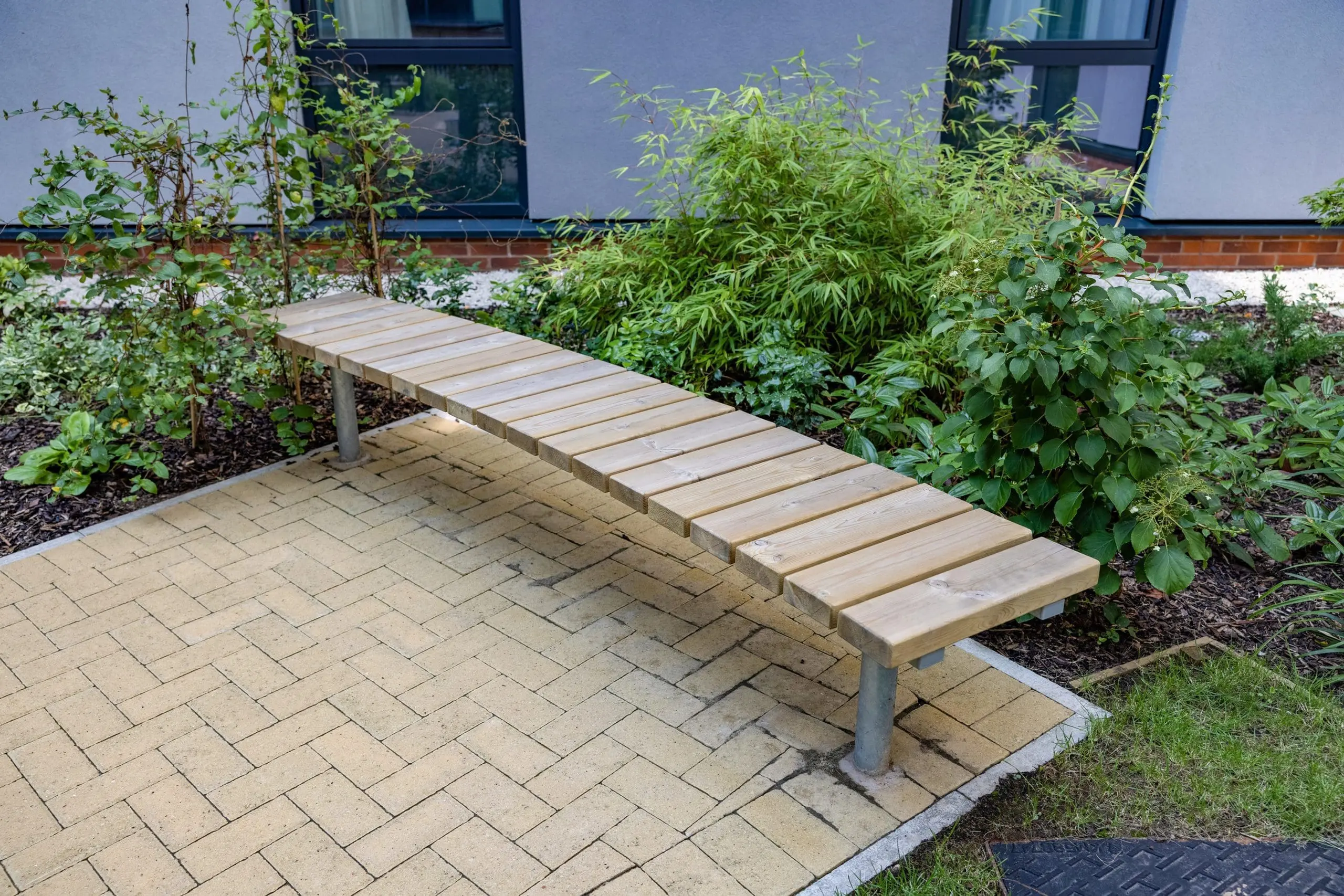 Semi circle curved wooden bench with metal legs