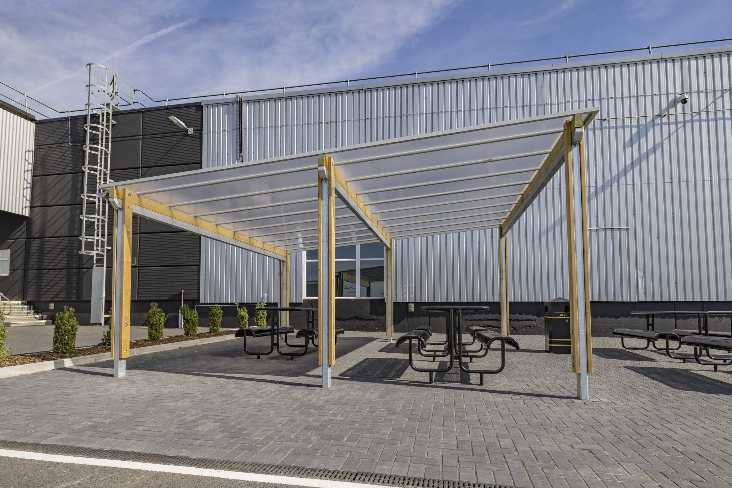 pergola-and-benches-outside-BMW-Swindon-commercial-building