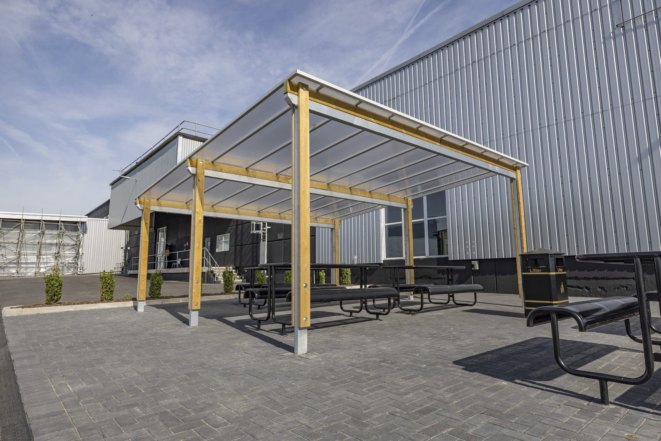 pergola-and-benches-outside-BMW-Swindon-commercial-building