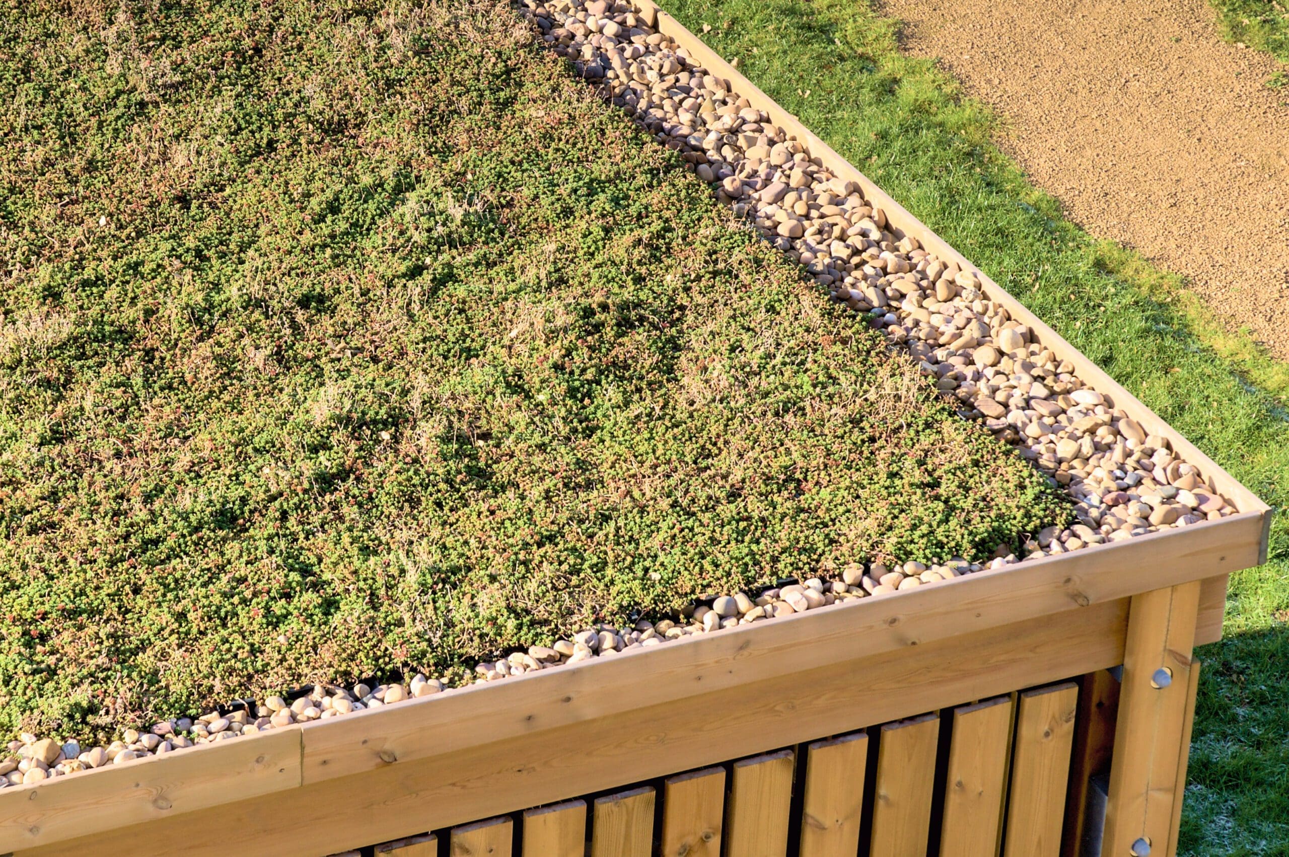 outdoor-enclosed-cycle-shelter-living-roof-closeup