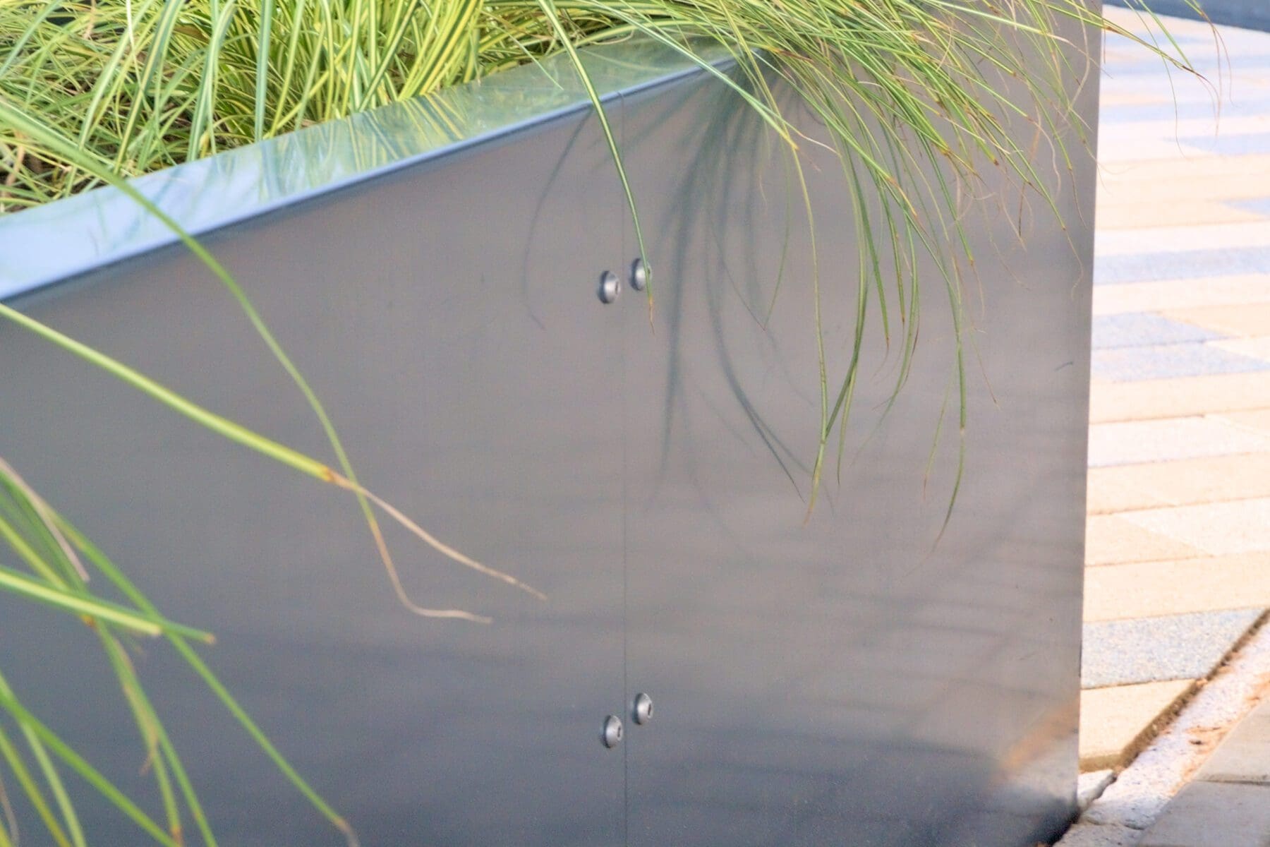 outdoor-metal-planter-close-up