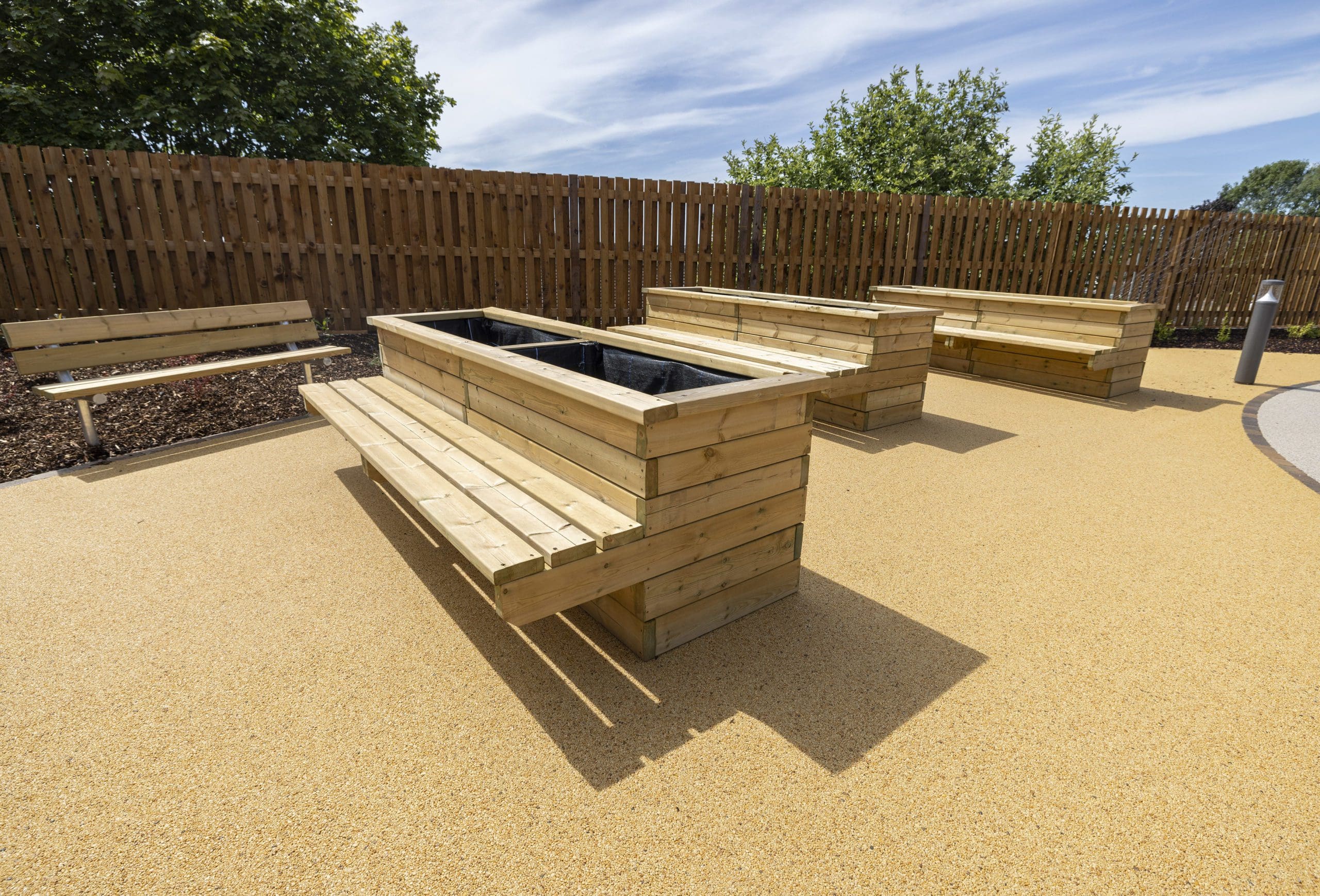 exterior-wooden-planters-with-integrated-seating