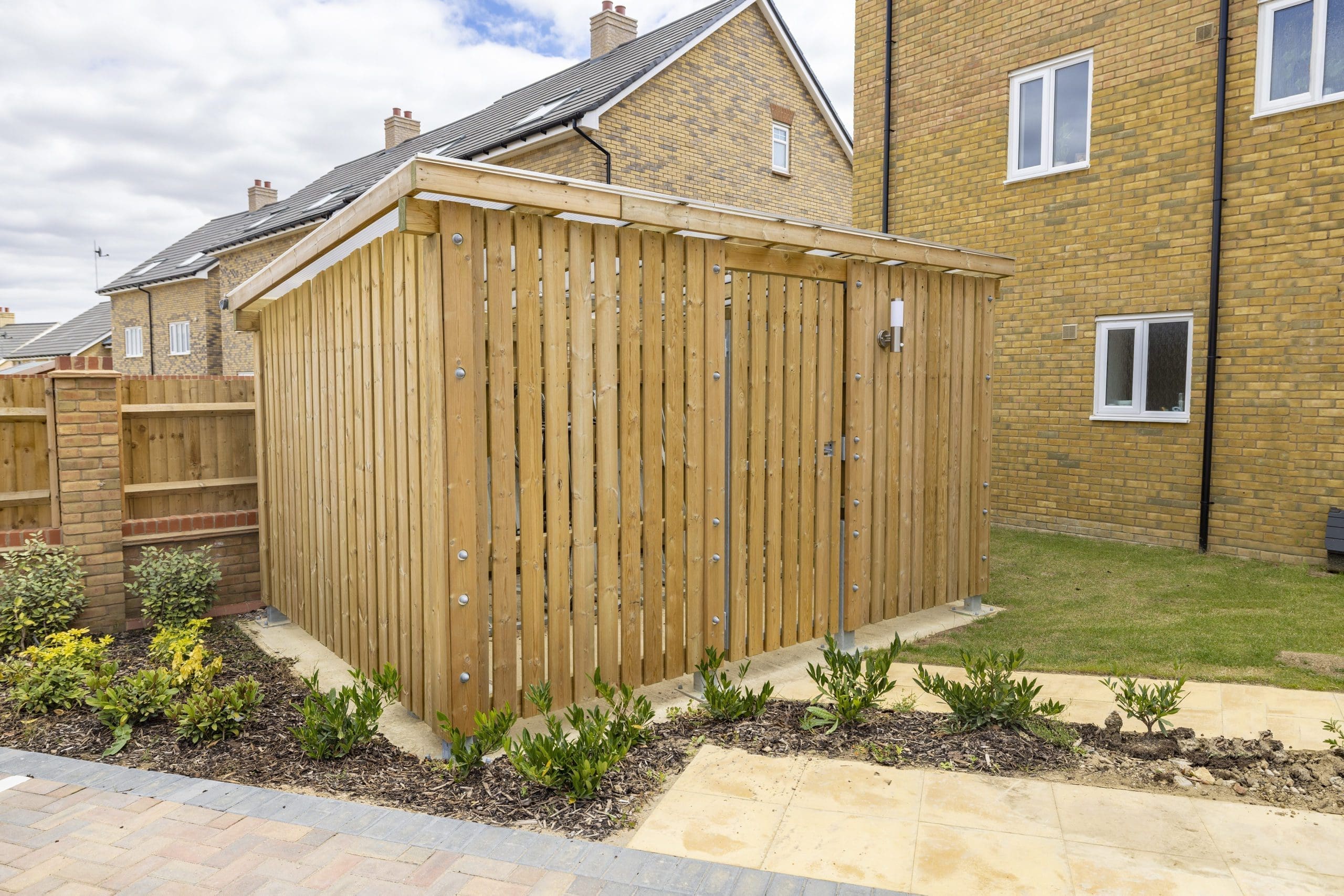 exterior-domestic-wooden-cycle-shelter