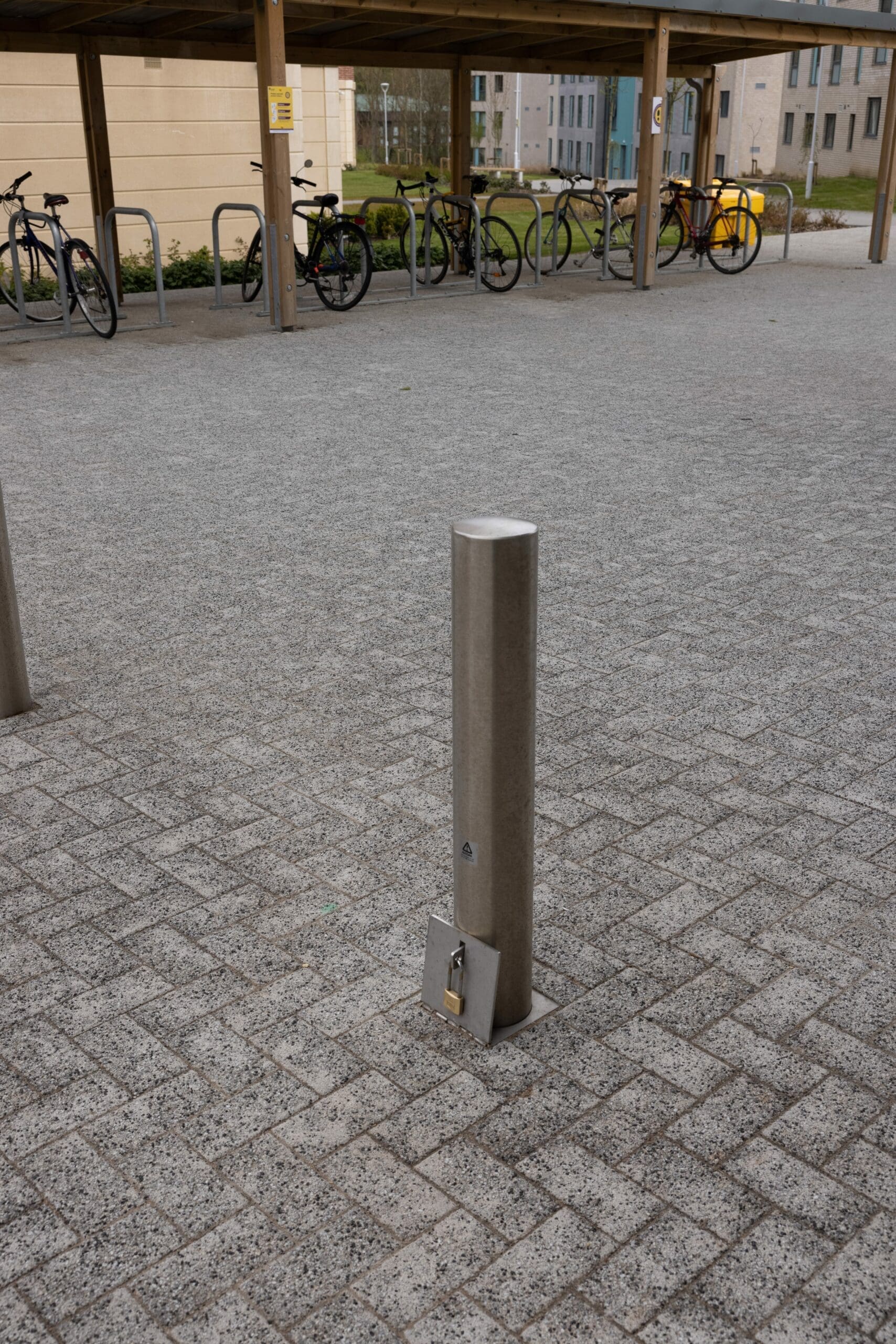 Metal parkting retractable parking bollard