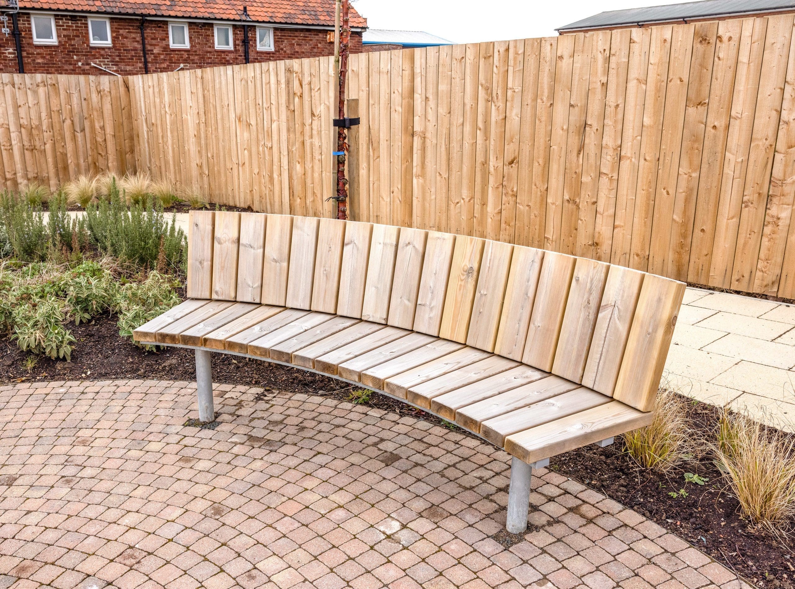 close-up-wooden-curved-bench