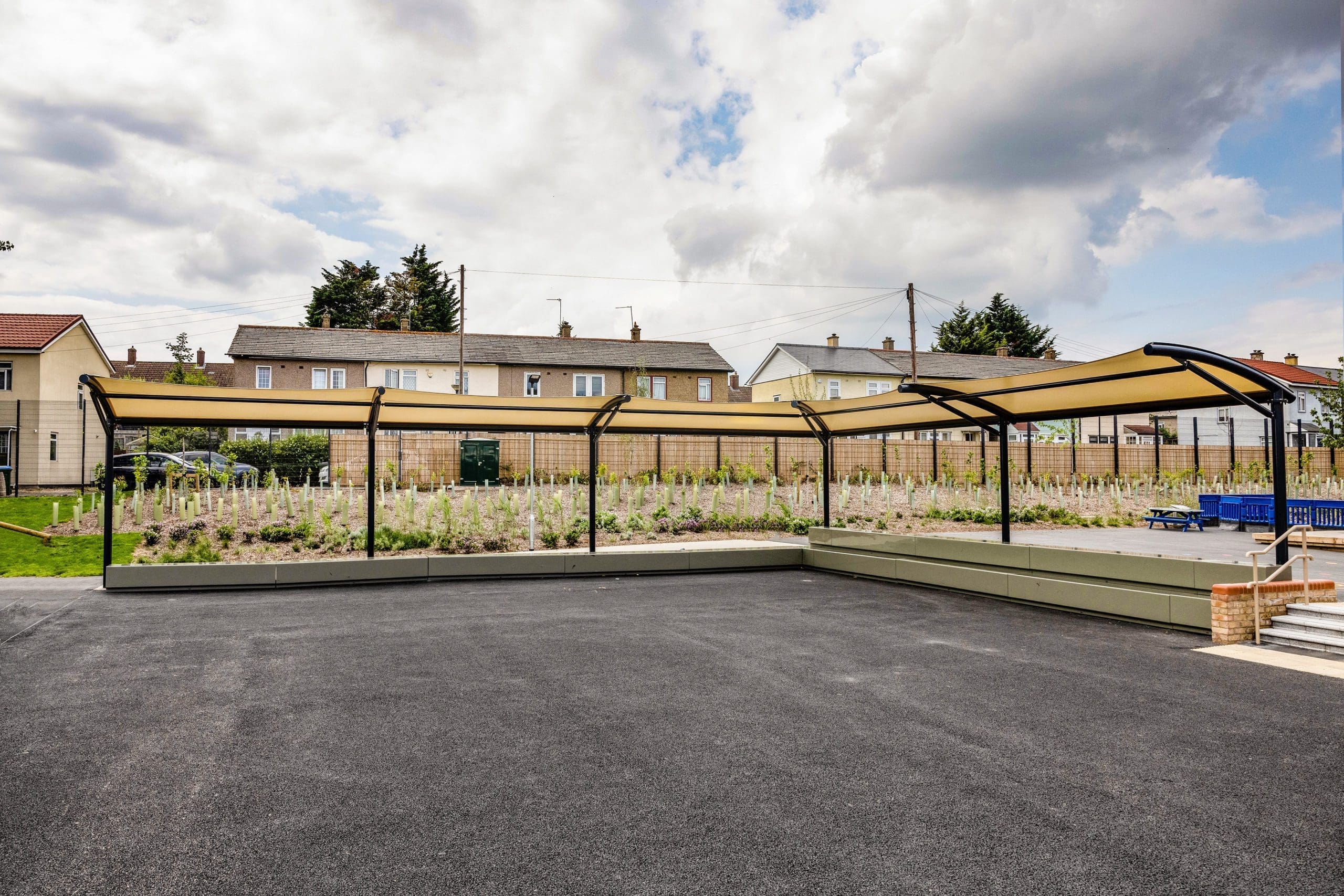 External L shaped stretch fabric and metal pergola covering concrete benches