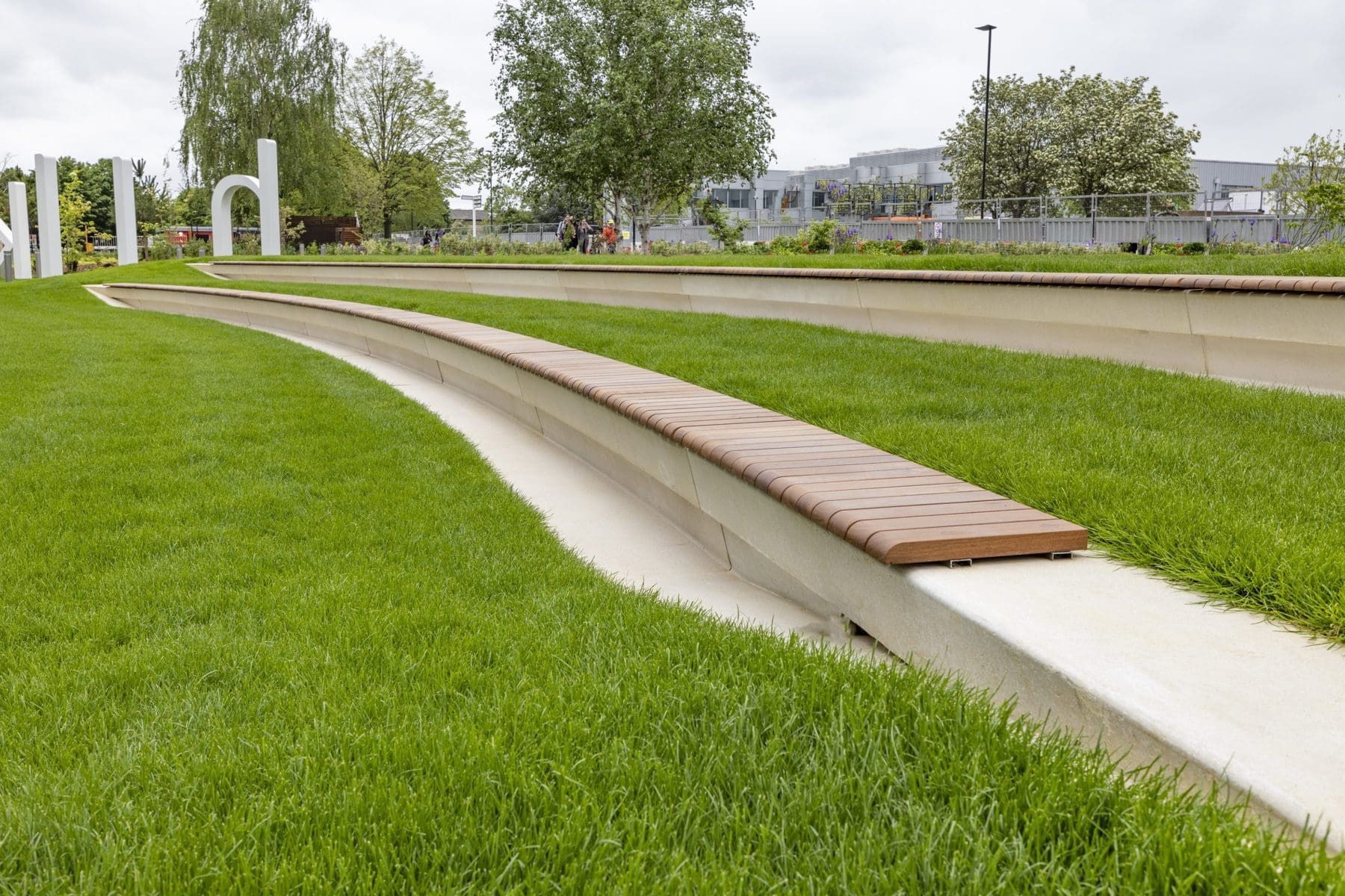 exterior-integrated-concrete-wall-with-wooden-bench-slats