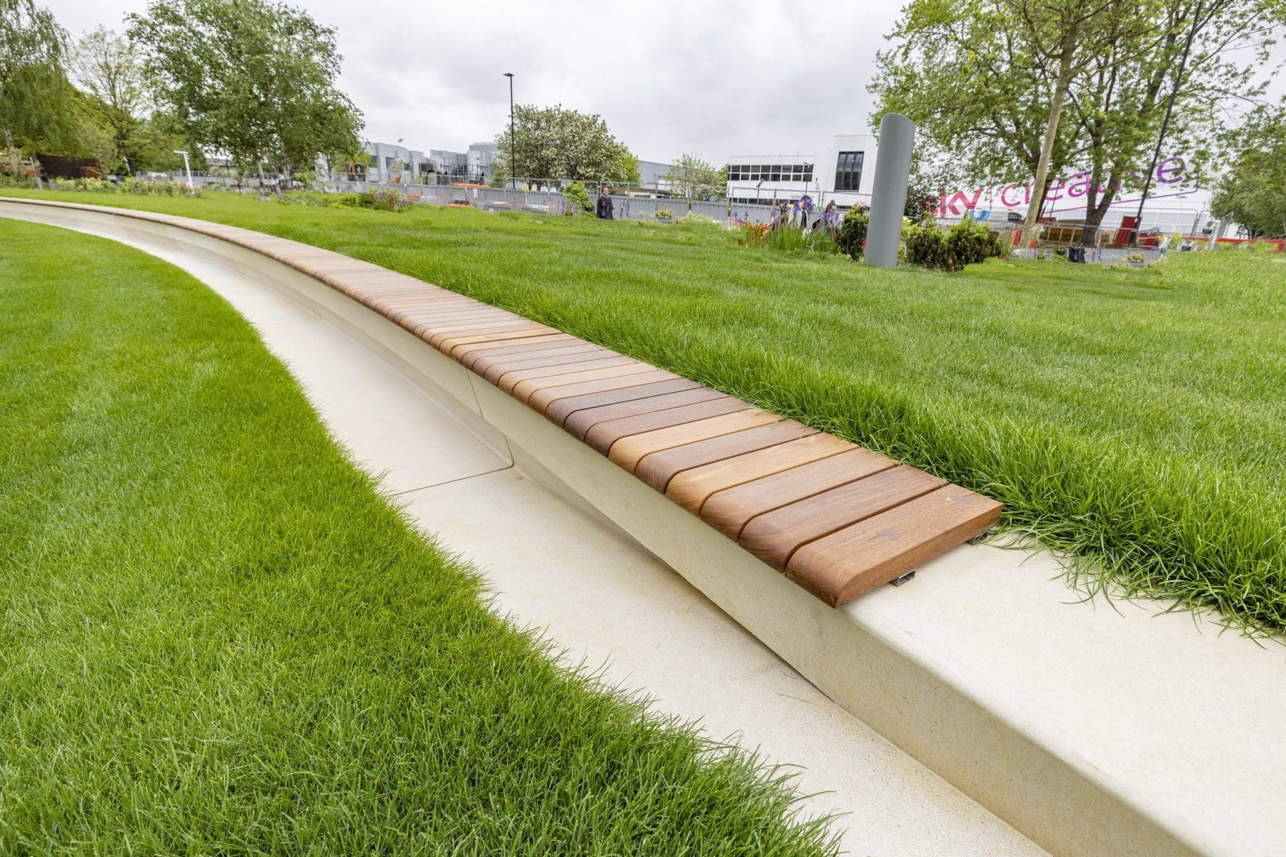 exterior-integrated-concrete-wall-with-wooden-bench-slats