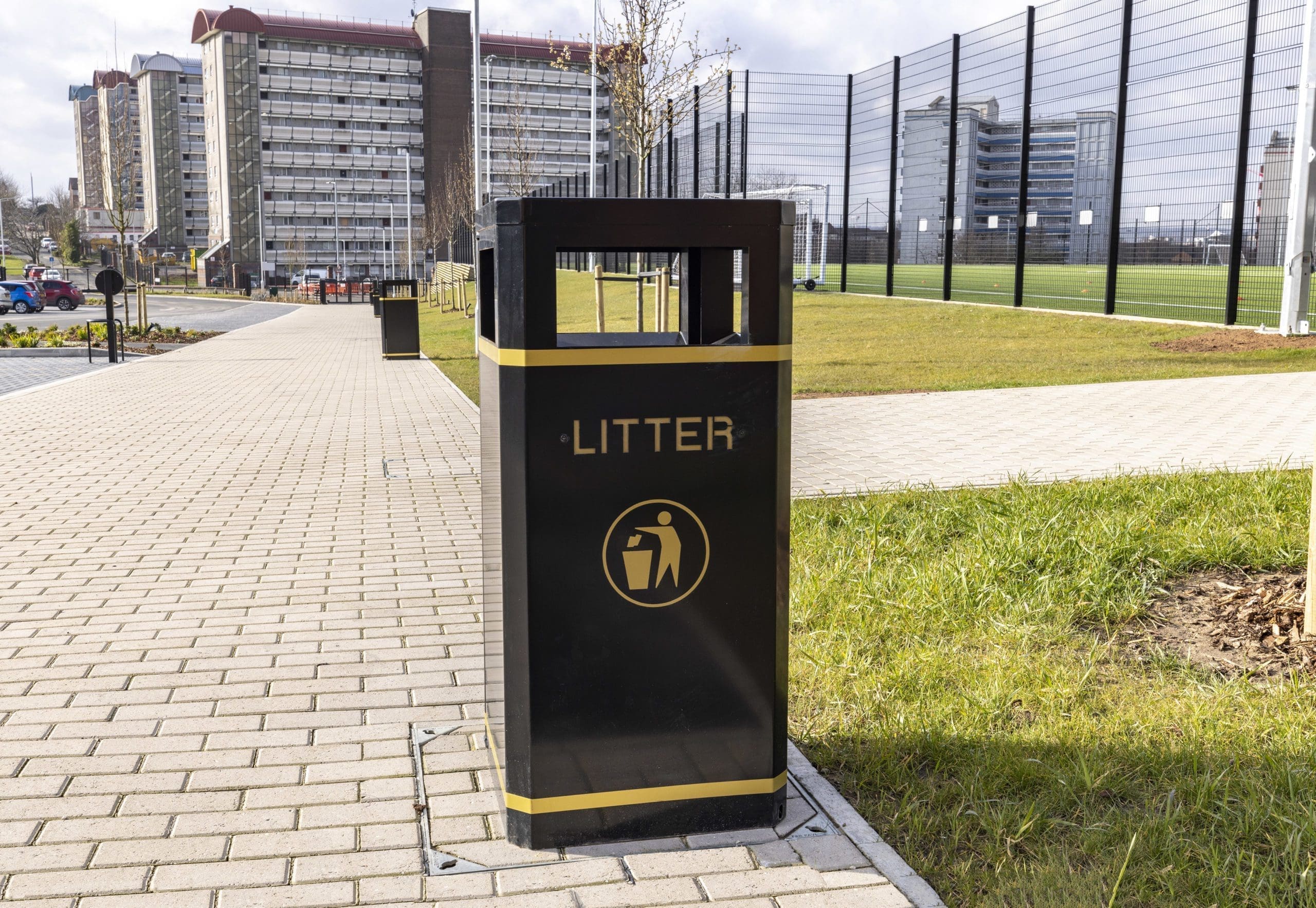 black-litter-bin