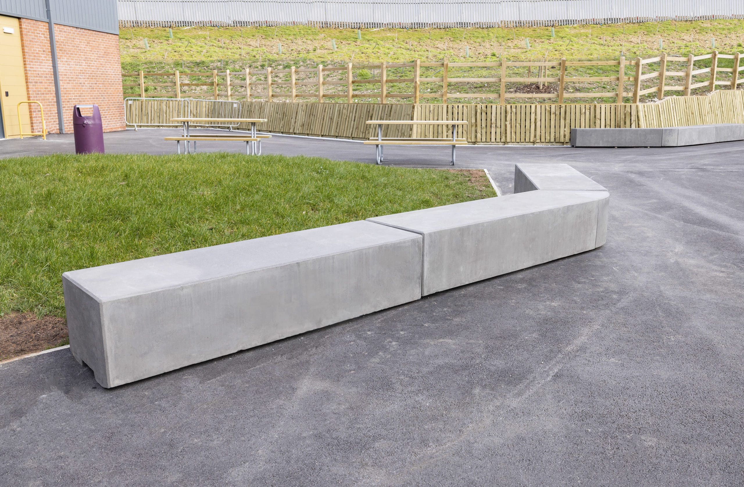 outdoor-concrete-curved-benches