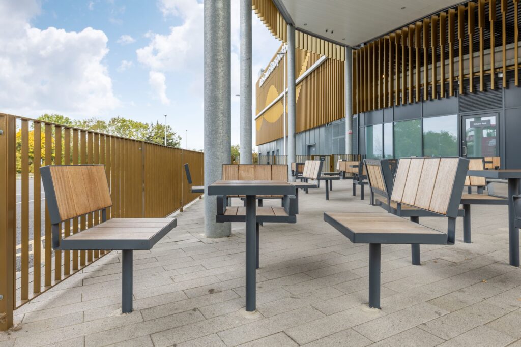 Arle Court Sheldon Seat SST320 & Sheldon Picnic Table SPT325
