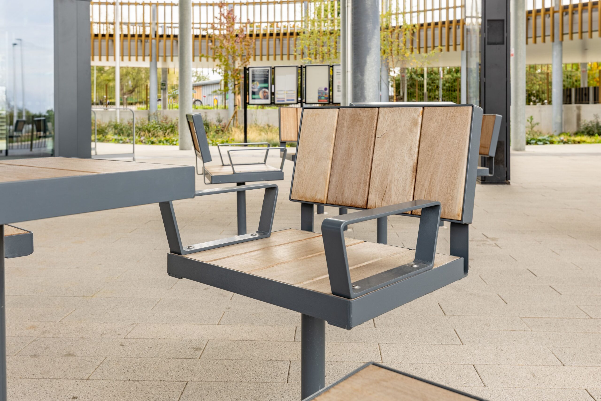 Arle Court Sheldon Seat SST320 & Sheldon Picnic Table SPT325